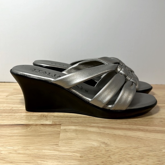 Italian Shoemakers silver man made leather sandals sz 8.5 buttery soft. - Picture 3 of 6